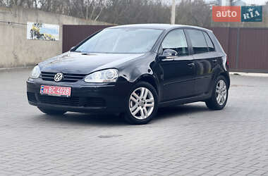 Хэтчбек Volkswagen Golf 2005 в 