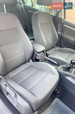 Хэтчбек Volkswagen Golf 2005 в 