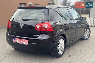 Хэтчбек Volkswagen Golf 2005 в 