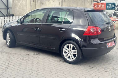 Хэтчбек Volkswagen Golf 2005 в 