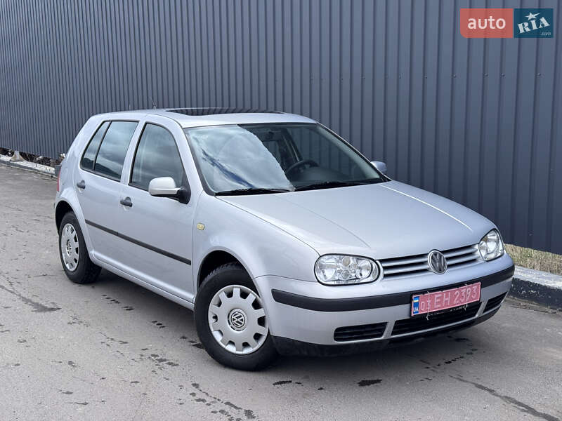 Хэтчбек Volkswagen Golf 2000 в 