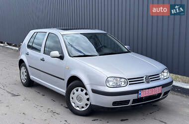 Хэтчбек Volkswagen Golf 2000 в 