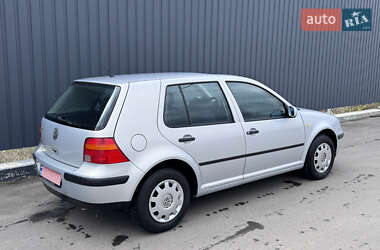 Хэтчбек Volkswagen Golf 2000 в 