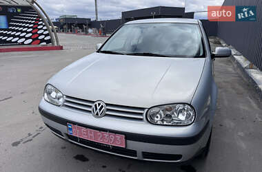 Хэтчбек Volkswagen Golf 2000 в 