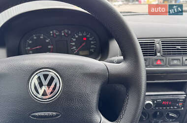 Хэтчбек Volkswagen Golf 2000 в 