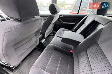 Хэтчбек Volkswagen Golf 2000 в 