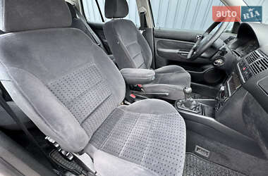 Хэтчбек Volkswagen Golf 2000 в 