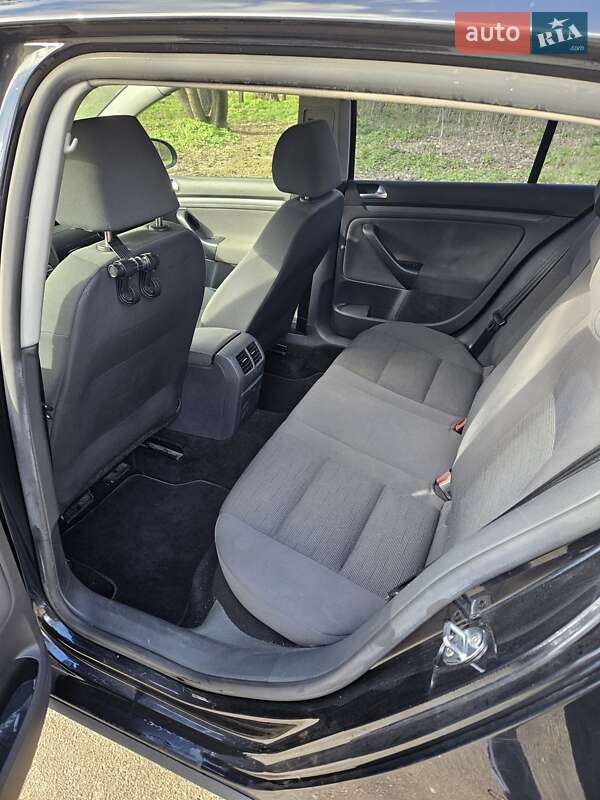 Хэтчбек Volkswagen Golf 2007 в Киеве