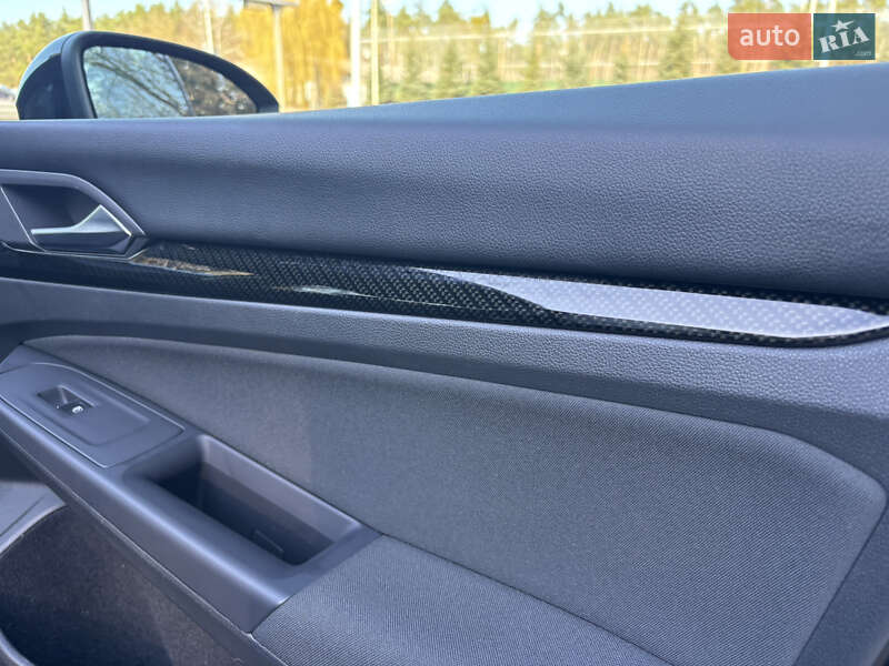 Хэтчбек Volkswagen Golf 2020 в Киеве