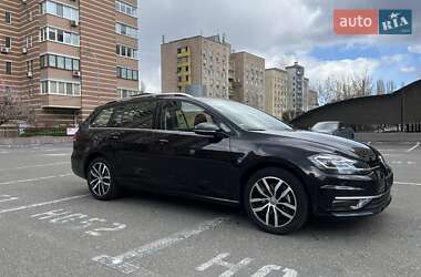 Универсал Volkswagen Golf 2019 в 
