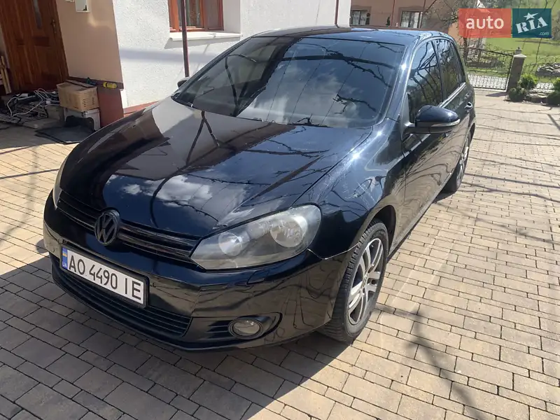 Хетчбек Volkswagen Golf 2009 в 