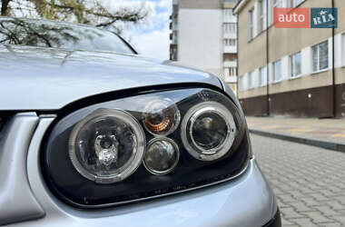 Хэтчбек Volkswagen Golf 2001 в 