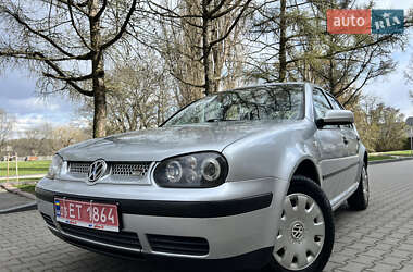 Хэтчбек Volkswagen Golf 2001 в 