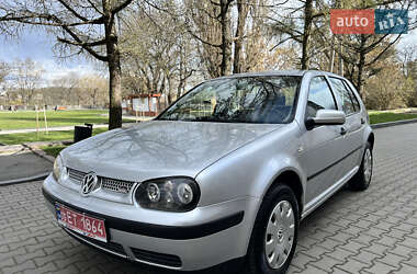 Хэтчбек Volkswagen Golf 2001 в 