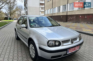 Хэтчбек Volkswagen Golf 2001 в 