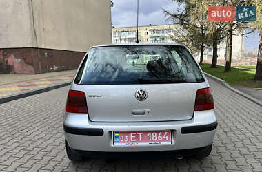 Хэтчбек Volkswagen Golf 2001 в 