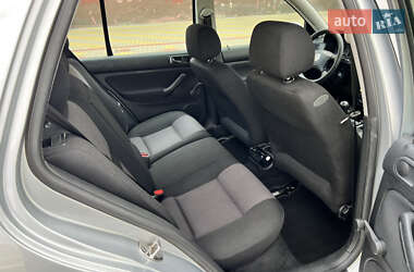Хэтчбек Volkswagen Golf 2001 в 
