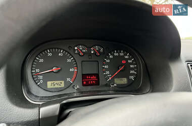 Хэтчбек Volkswagen Golf 2001 в 