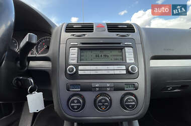 Хэтчбек Volkswagen Golf 2009 в 