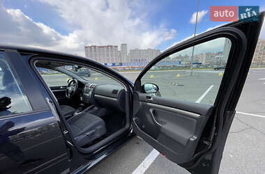 Хэтчбек Volkswagen Golf 2009 в 