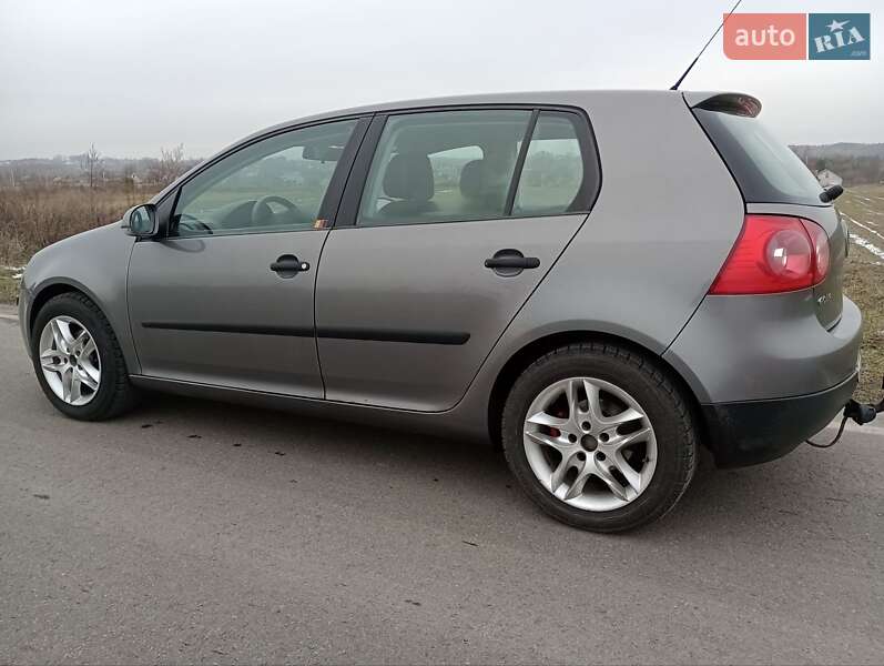 Хэтчбек Volkswagen Golf 2006 в Луцке