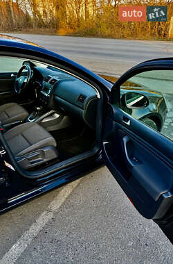 Хэтчбек Volkswagen Golf 2007 в 