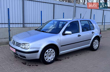 Хэтчбек Volkswagen Golf 2002 в 