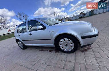 Хэтчбек Volkswagen Golf 2002 в 