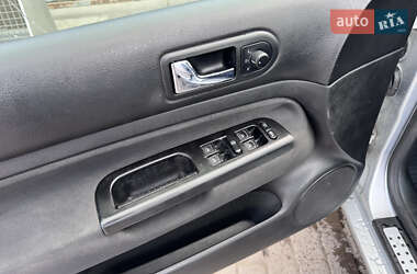 Хэтчбек Volkswagen Golf 2002 в 