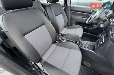 Хэтчбек Volkswagen Golf 2002 в 