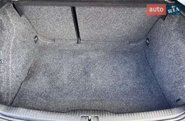 Хэтчбек Volkswagen Golf 2002 в 