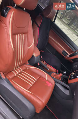 Хэтчбек Volkswagen Golf 2005 в 