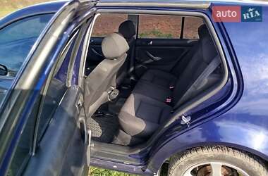 Хэтчбек Volkswagen Golf 2001 в Вендичанах