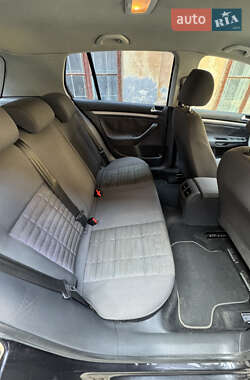 Хетчбек Volkswagen Golf 2007 в 
