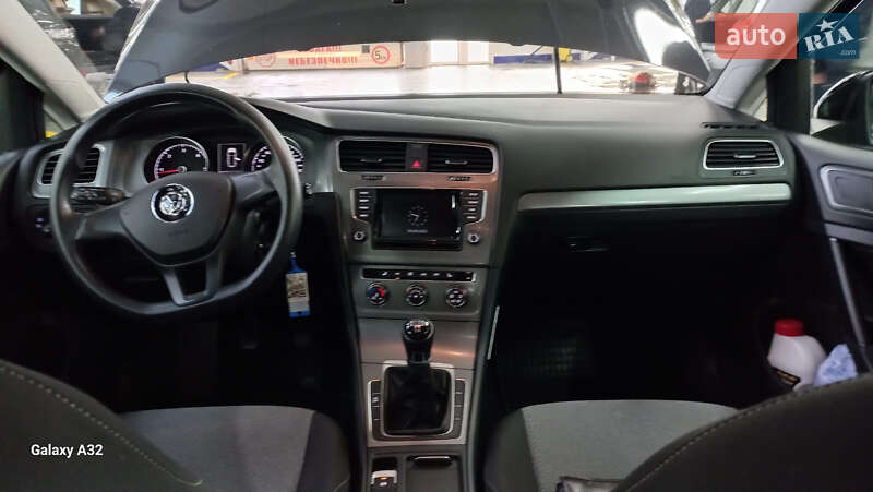 Универсал Volkswagen Golf 2015 в Черновцах