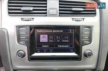 Хэтчбек Volkswagen Golf 2015 в 