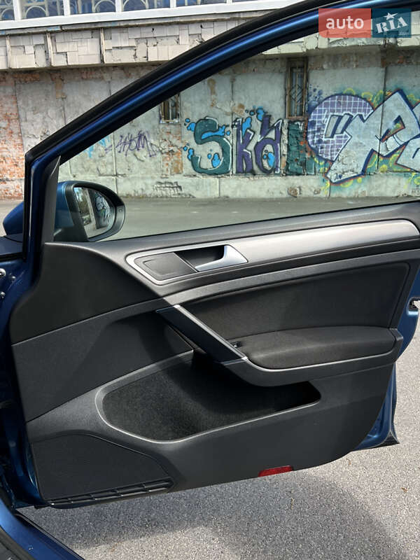 Хэтчбек Volkswagen Golf 2016 в Днепре