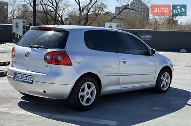 Хетчбек Volkswagen Golf 2006 в 