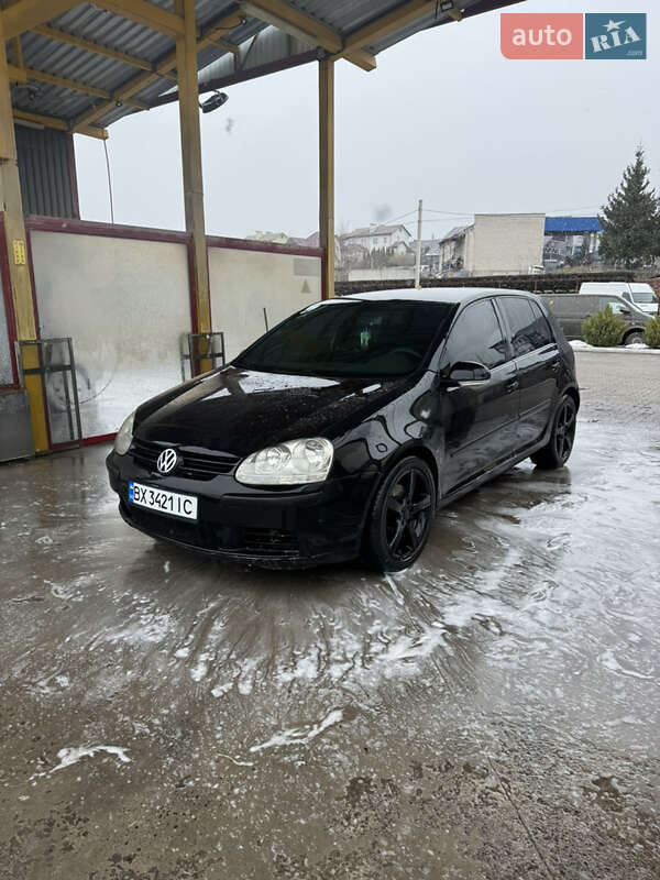 Хетчбек Volkswagen Golf 2003 в 