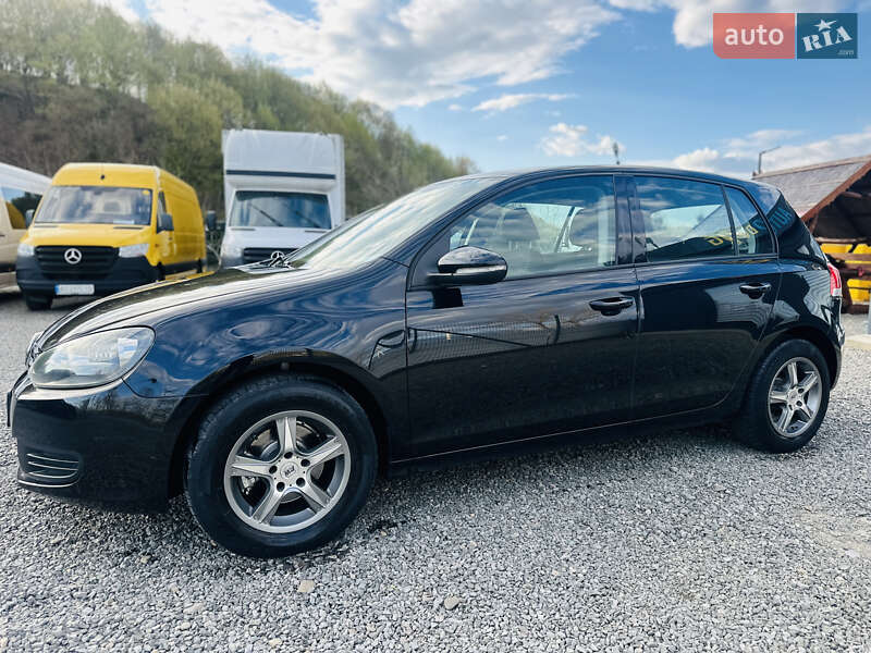 Хэтчбек Volkswagen Golf 2009 в 