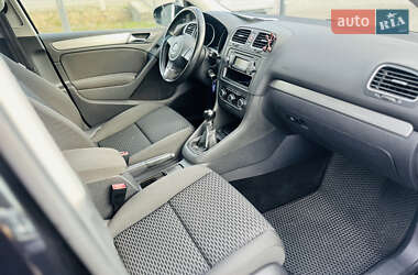 Хэтчбек Volkswagen Golf 2009 в 