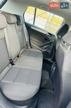 Хэтчбек Volkswagen Golf 2009 в 