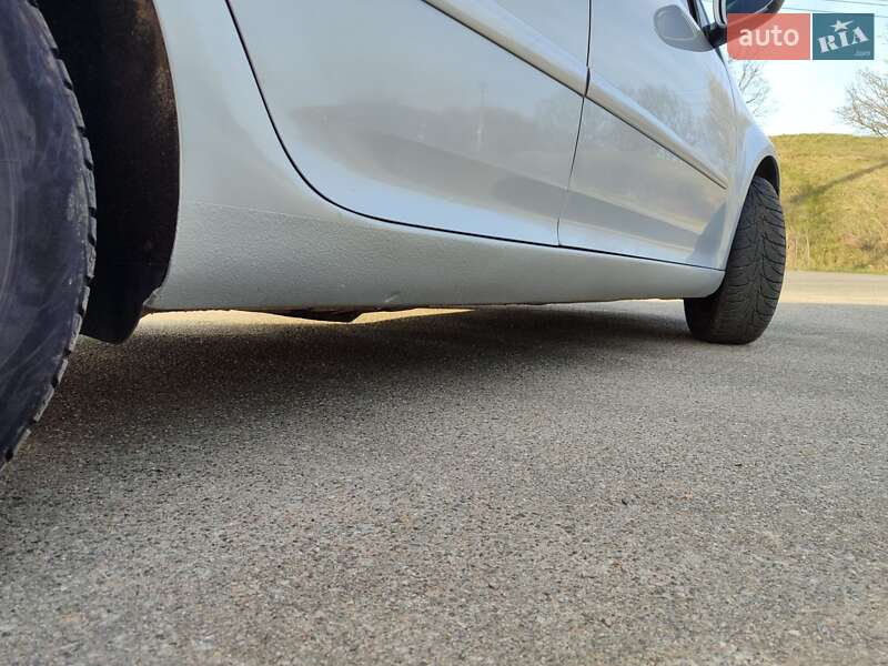 Хэтчбек Volkswagen Golf 2004 в Киеве фото 5 Хэтчбек Volkswagen Golf 2004 в Киеве