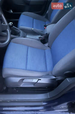 Хетчбек Volkswagen Golf 2005 в 