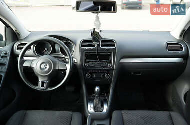 Хэтчбек Volkswagen Golf 2011 в 