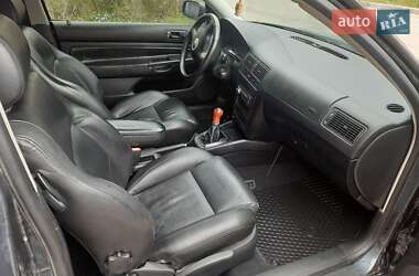 Хэтчбек Volkswagen Golf 2001 в 