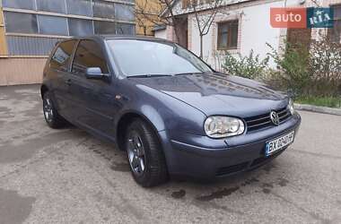 Хэтчбек Volkswagen Golf 2001 в 