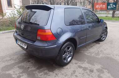 Хэтчбек Volkswagen Golf 2001 в 