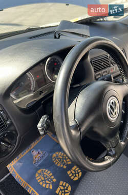 Хэтчбек Volkswagen Golf 2003 в 