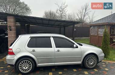 Хэтчбек Volkswagen Golf 2003 в 